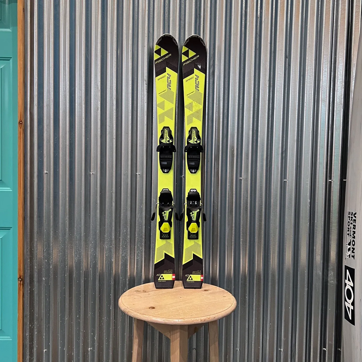 Fischer RC4 Speed Kid's Skis w/ Fischer FJ7 Bindings - USED