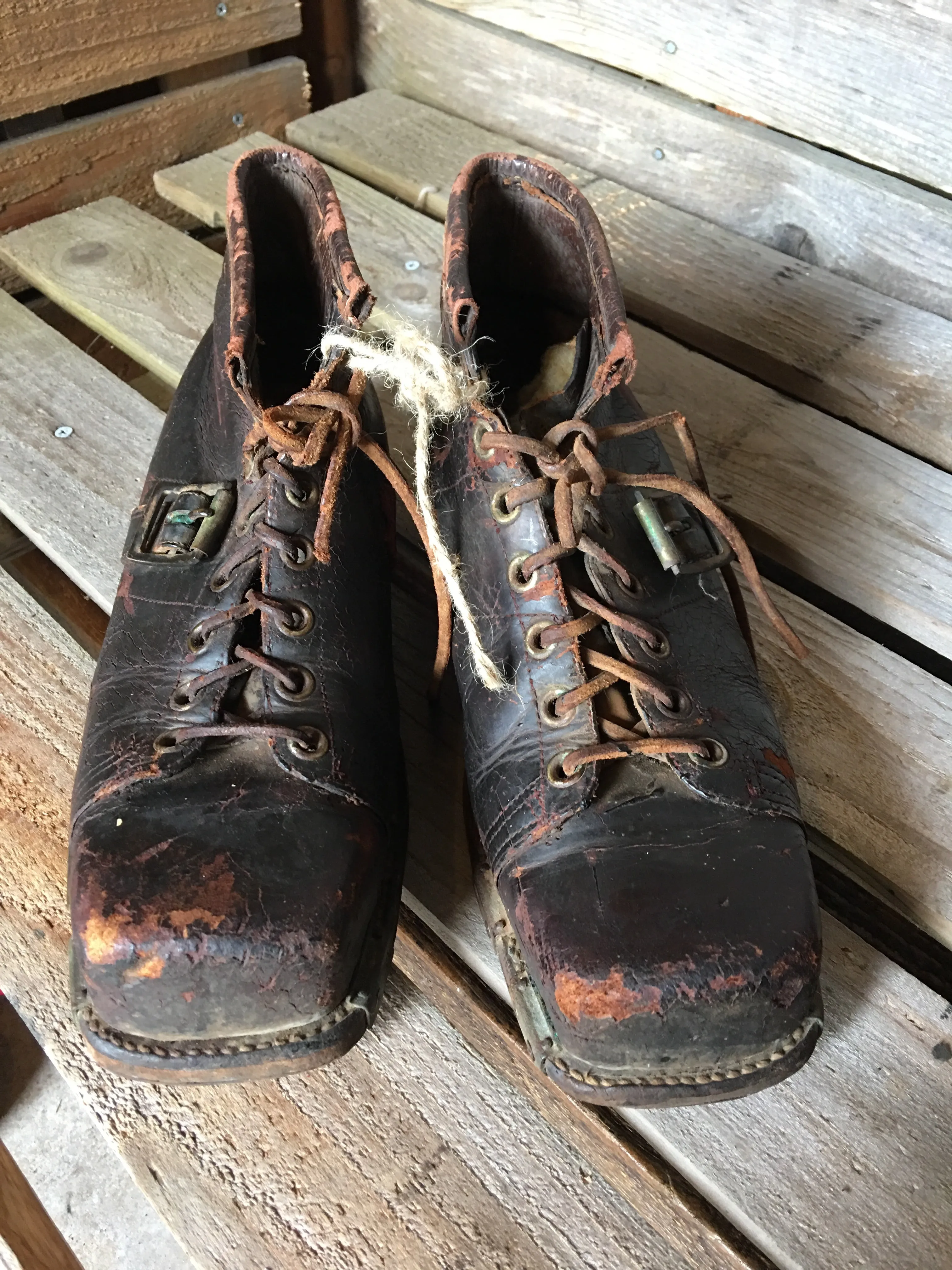 Vintage Leather Ski Boots with Square Toe Box